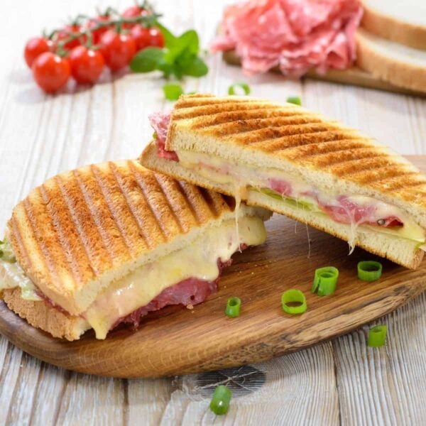 sonkás sajtos panini meleg szendvics konyha online rendelés házhozszállítás valea lui mihai érmihályfalva gyors ételek fast food